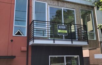 Gorgeous Townhome in Sunny Judkins Park-2515A E. Yesler - $2900