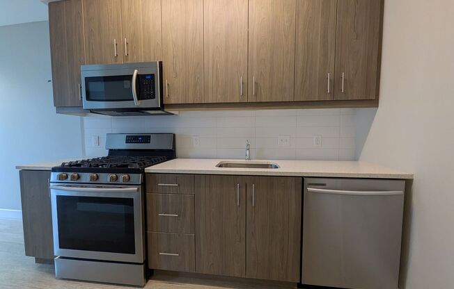 Studio, 1 bath, 378 sqft, $1,175, Unit 411
