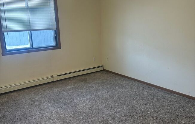 2 beds, 1 bath, 900 sqft, $850, Unit 115