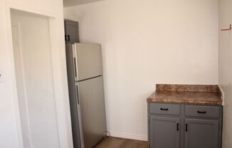 2 beds, 1 bath, 850 sqft, $1,650, Unit D-23