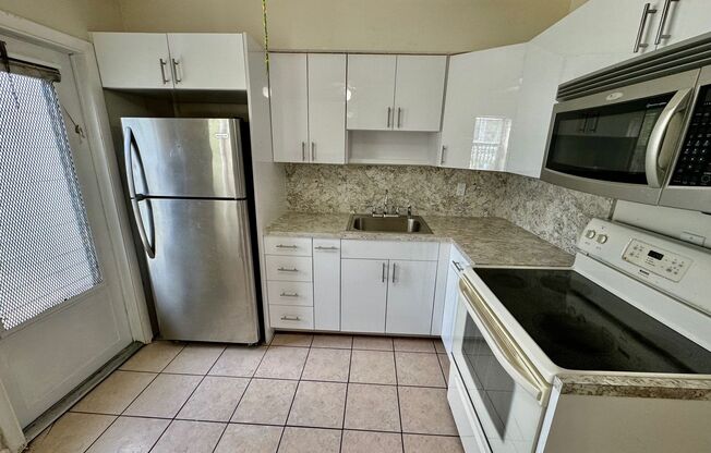 606 SW 8 ST