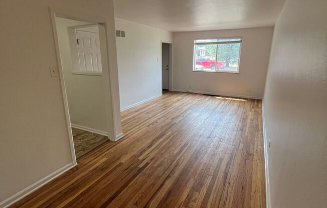 Cozy 2 bed, 1 Bath Townhouse in Aurora