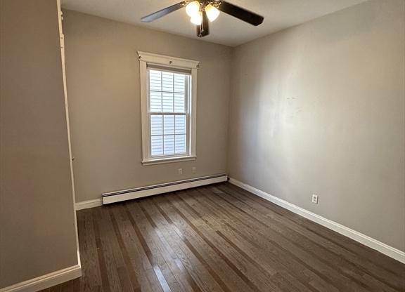 2 beds, 1 bath, $3,100, Unit 1