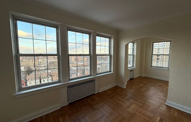 Studio, 1 bath, 413 sqft, $1,425, Unit Royal York 415