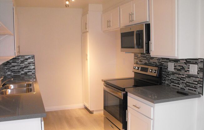 1 bed, 1 bath, 750 sqft, $2,126, Unit Unit 14B