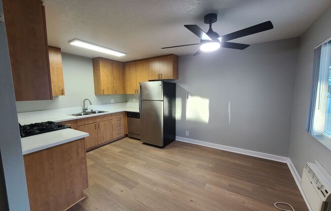 2 beds, 1 bath, 950 sqft, $3,145, Unit 4720-15