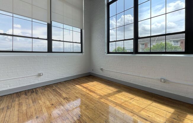 2 beds, 1 bath, 955 sqft, $1,975, Unit 242