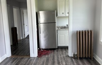 2 beds, 1 bath, $2,000, Unit 3