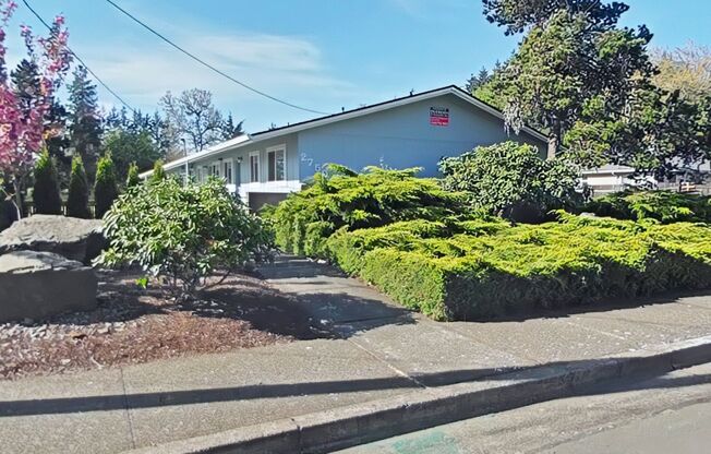2 Bedroom Apartment ~ Close to Campus ~ Small Pet Friendly