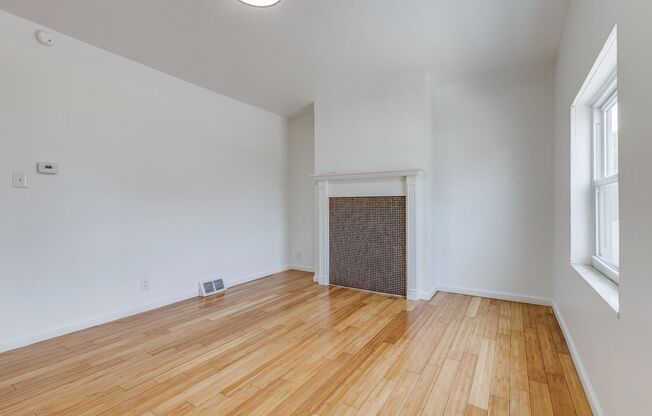 Available NOW - Traditional-style 3 Bedroom Home in Allentown!