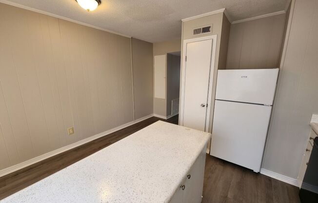 2 beds, 1.5 baths, 904 sqft, $775, Unit 101 Ellis Drive B