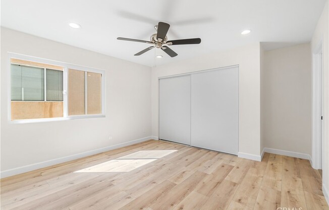 523 W 12 ST