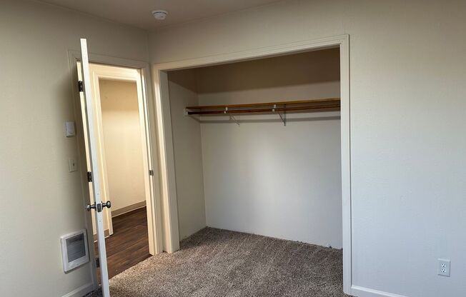 2 beds, 1 bath, $1,595