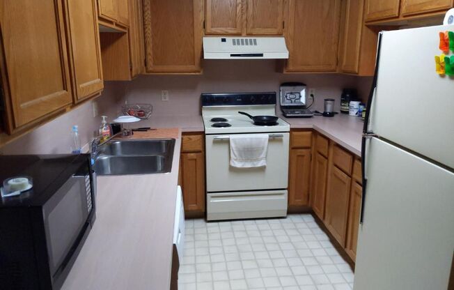1 bed, 1 bath, 750 sqft, $1,145, Unit HC-133