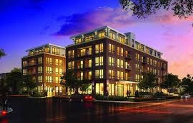 2 beds, 2 baths, 782 sqft, $2,100, Unit 201