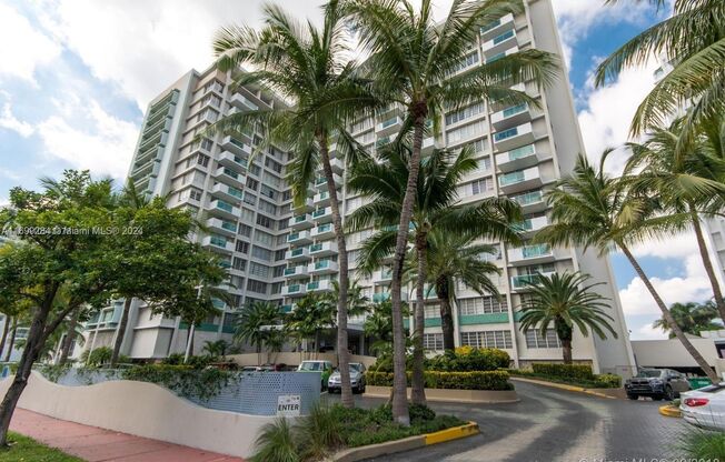 1 bed, 1 bath, 852 sqft, $3,400, Unit 1000 West Ave unit PH-07 (A11699284)