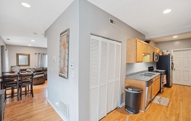 2111 E 67 ST