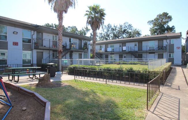 Long Point Plaza Apartments - Spring Branch Best Location & ALL BILL PAID
