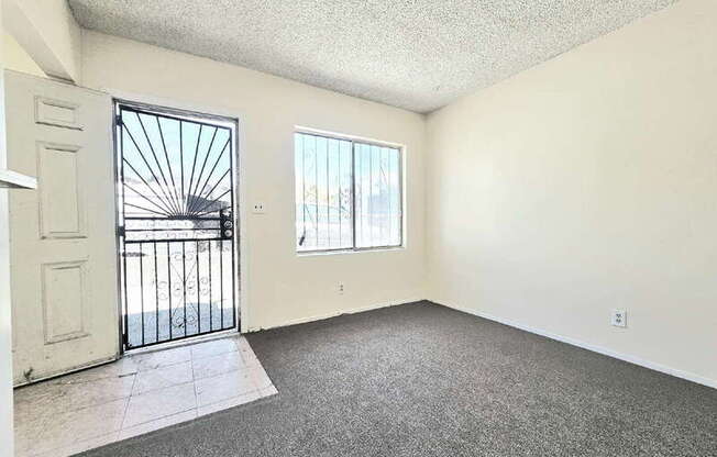 231 1/2 E 89 ST