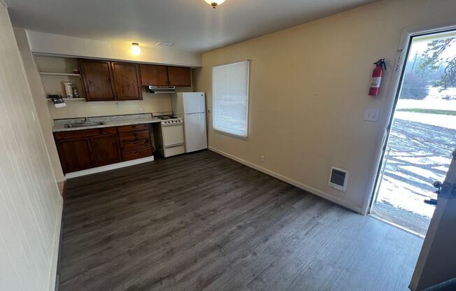 1 bed, 1 bath, 550 sqft, $1,195, Unit 7