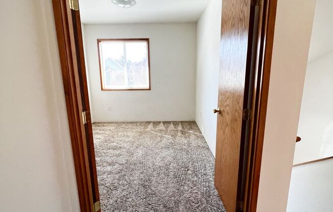 3 beds, 1 bath, $1,495, Unit 5613