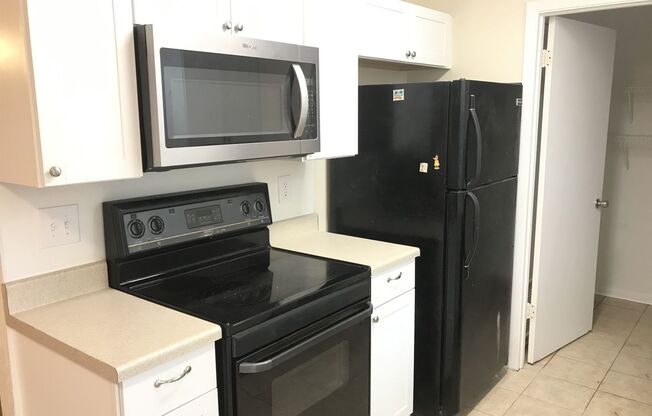 2 beds, 1 bath, 950 sqft, $975, Unit Unit A