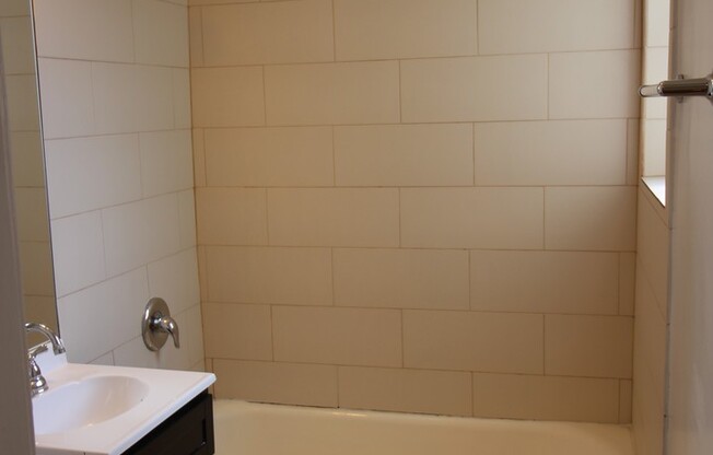 1 bed, 1 bath, $1,300, Unit 301