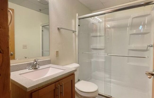 3 beds, 2 baths, 1,512 sqft, $2,700, Unit 206