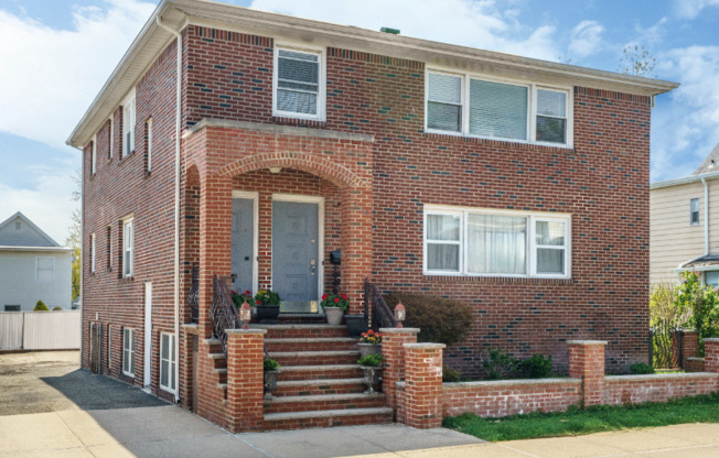 414 ELM ST