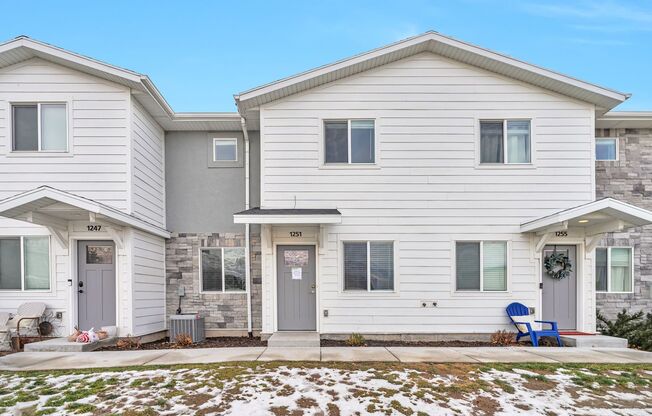 Stunning 3 Bed - 2.5 Bath Home in Ogden! Available Now!