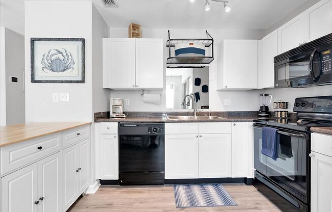 2 beds, 1 bath, $2,100