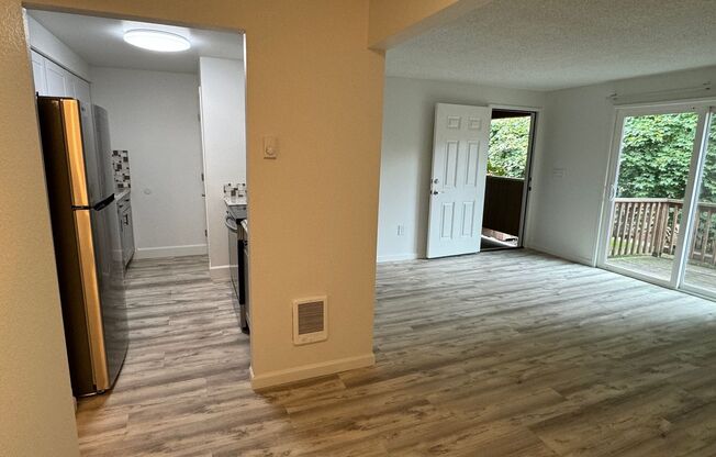 2 beds, 1 bath, 766 sqft, $1,595, Unit 31