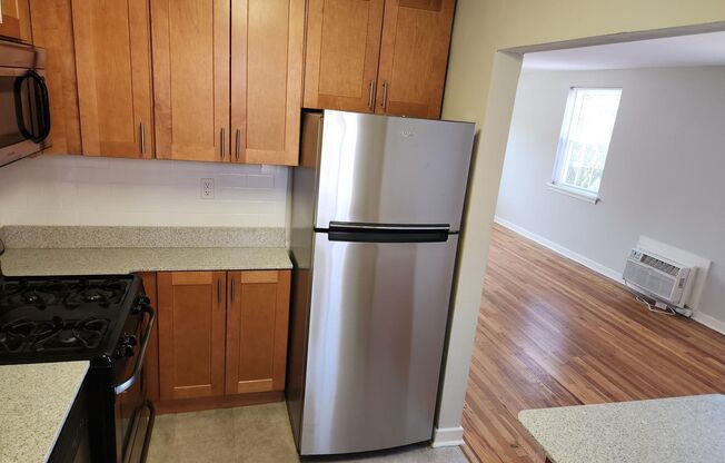 2 beds, 1 bath, 897 sqft, $2,225, Unit A-21