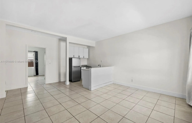 8135 Crespi Blvd