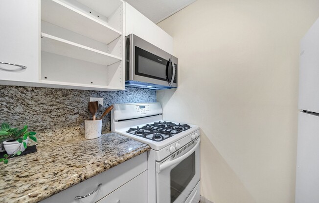 1 bed, 1 bath, 899 sqft, $3,100, Unit 7H
