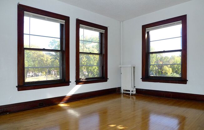 1 bed, 1 bath, 410 sqft, $960, Unit 22 - 12