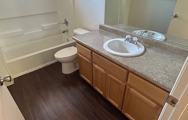 2 beds, 1 bath, 905 sqft, $1,550, Unit 068