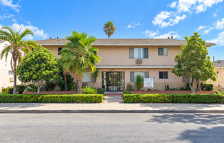 6444 TUJUNGA AVE