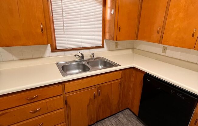 Single Family Home - 3 bedrooms and 1.5 bathrooms in Phelps Grove neighborhood. Ready for move-in on November 5th. Not available for prelease.