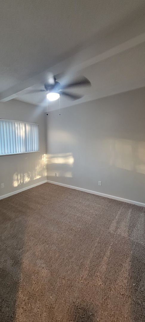 2 beds, 1 bath, $2,095, Unit K