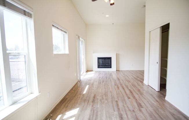 Studio, 1 bath, 460 sqft, $1,295, Unit 5625-302
