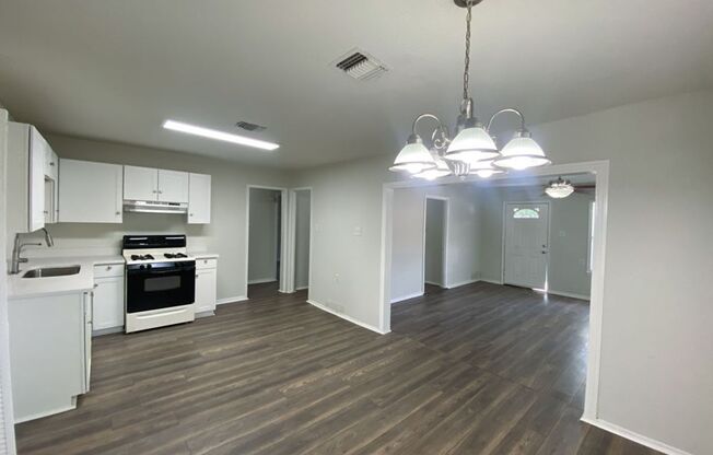 3BED/2BATH HOUSE FOR RENT AVAILABLE NOW! ***HALF OFF 1ST MONTHS RENT***