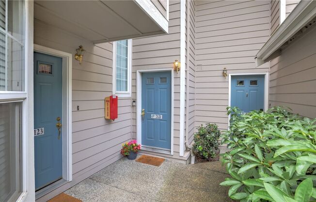 2bd/2.5ba Kenmore Townhome