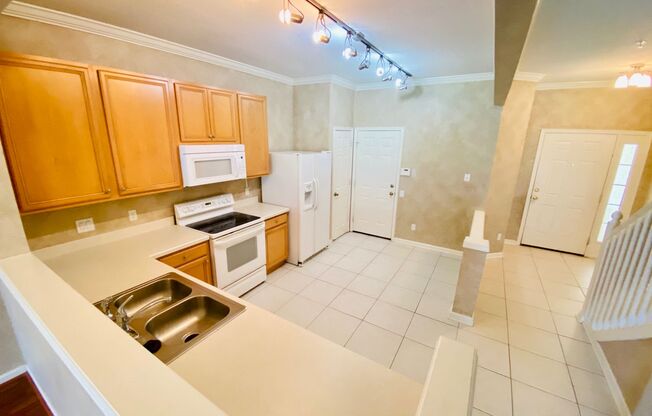 2 BED / 2.5 BATH Townhome