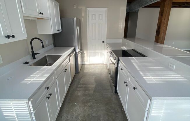 3 beds, 2 baths, 1,300 sqft, $1,595, Unit 601