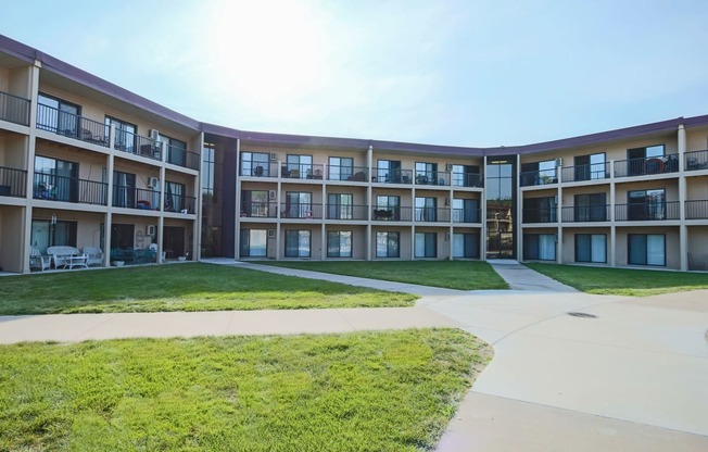 Courtyard Apartments in St Louis Park, MN | exterior view of builidings