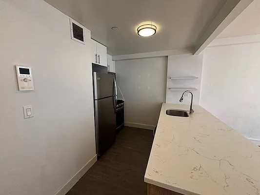 Studio, 1 bath, $2,000, Unit 3B