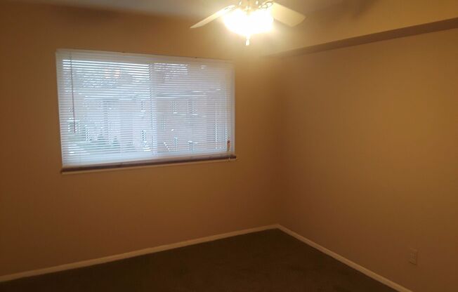 2 beds, 1 bath, 855 sqft, $1,035, Unit D202