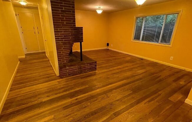 Charming 2 bedroom/1 bath Walking distance to Squalicum Park and Elizabeth Park — just half a block from Columbia Elementary!