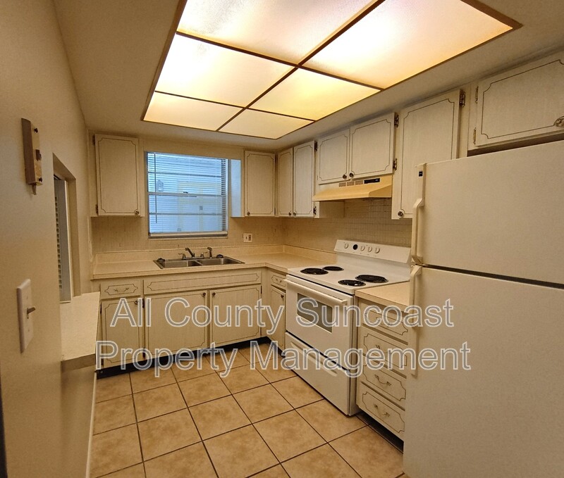 3467 33 AVE N